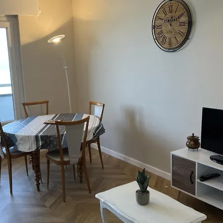 Apartment Avec Parking Pres De La - Fr-1-487-353 *