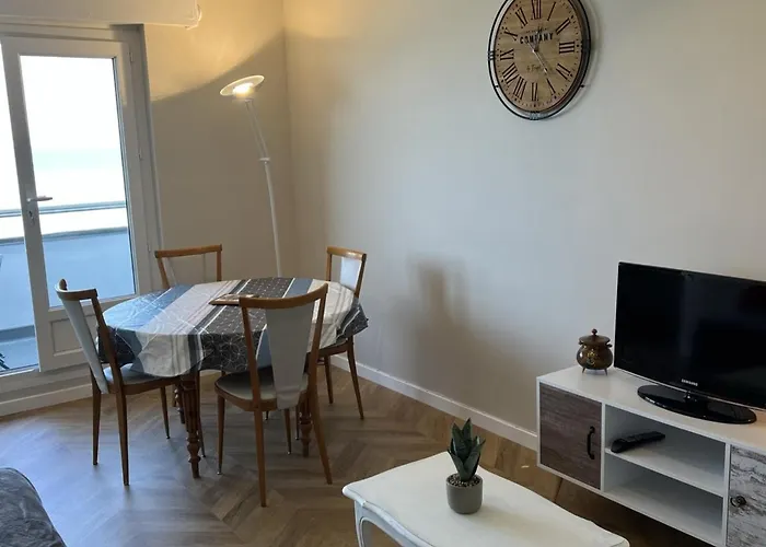 Apartment Avec Parking Pres De La - Fr-1-487-353 *